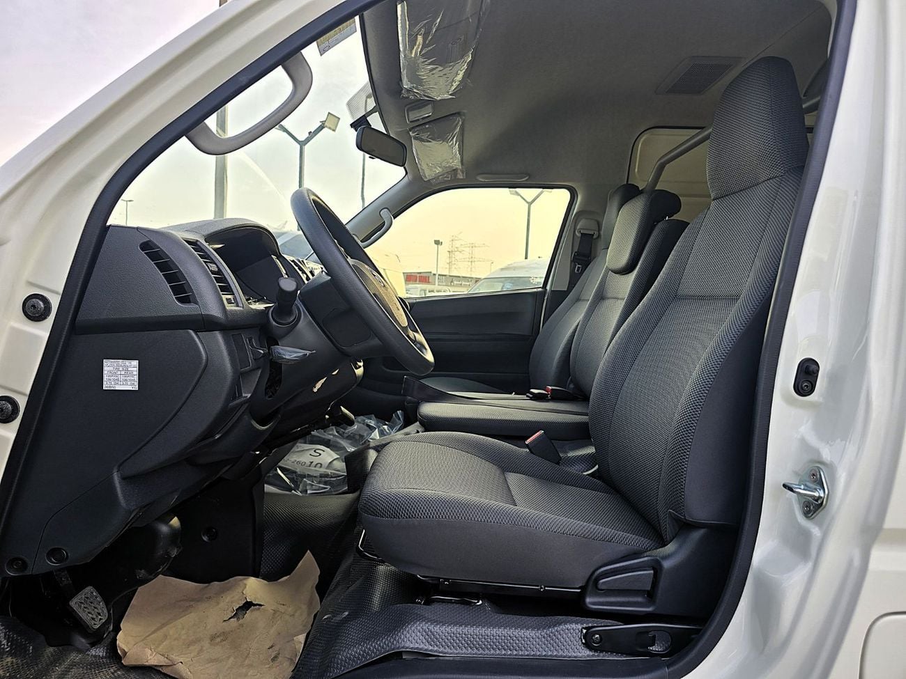 Toyota Hiace GLS -High Roof  Panal Van 2.7L Toyota Hiace High Roof Old Shape Cargo 2.7l petrol RWD 3 SEATS Gcc sp