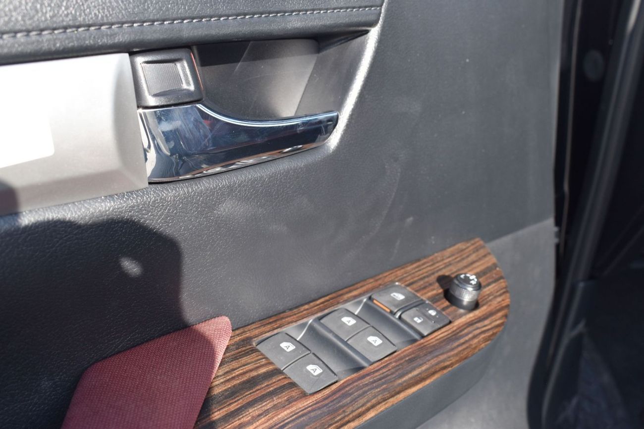 تويوتا هيلوكس TOYOTA HILUX 4.0 SR5 BLACK 2025