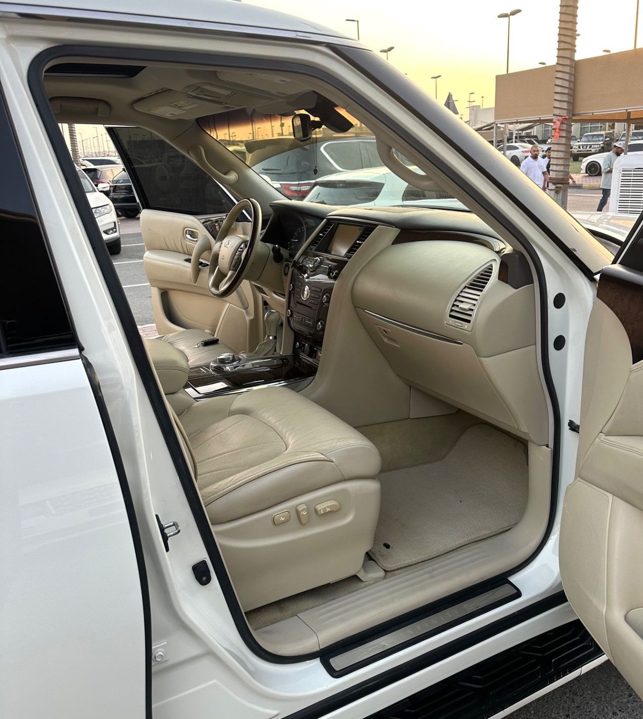 Infiniti QX56 