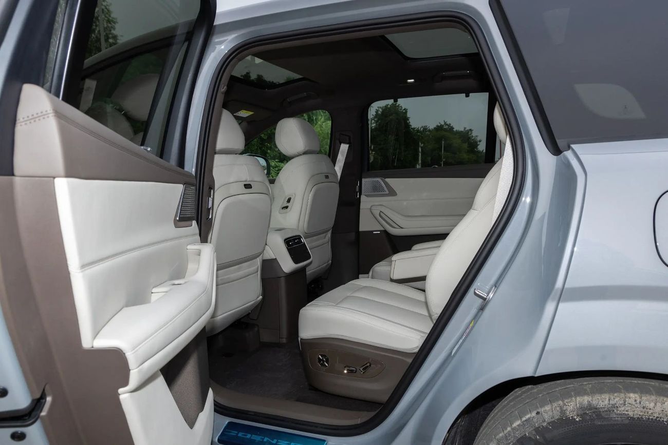 Denza N8L 2.0T three-motor hybrid