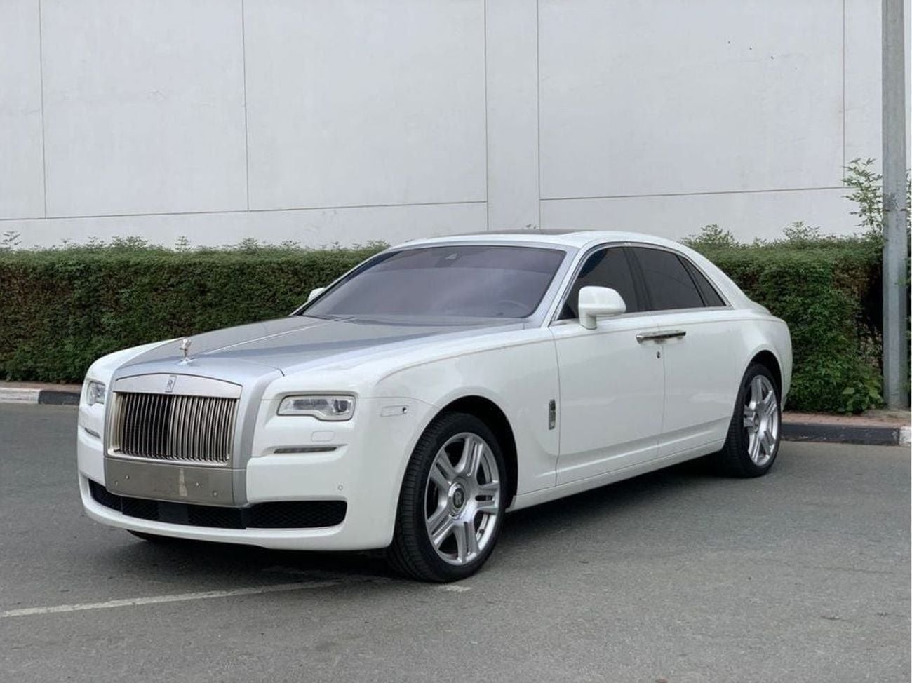 Rolls Royce Ghost SWB EWB 6.6L GCC SPEC NEAT AND CLEAN