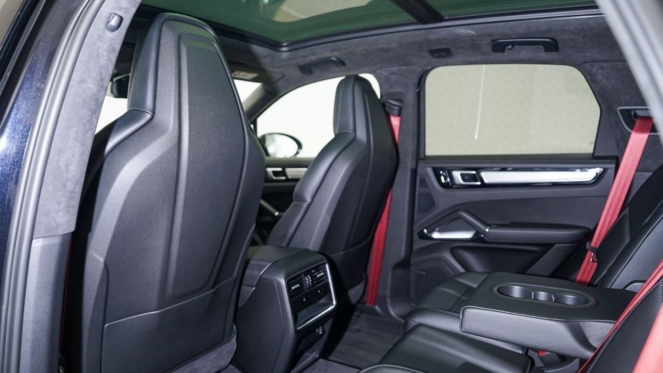 Porsche Cayenne Turbo 4.0L (550 HP) UAE's Very Best Example | 2 Years Free Servicing | AED 5,060 Per Month