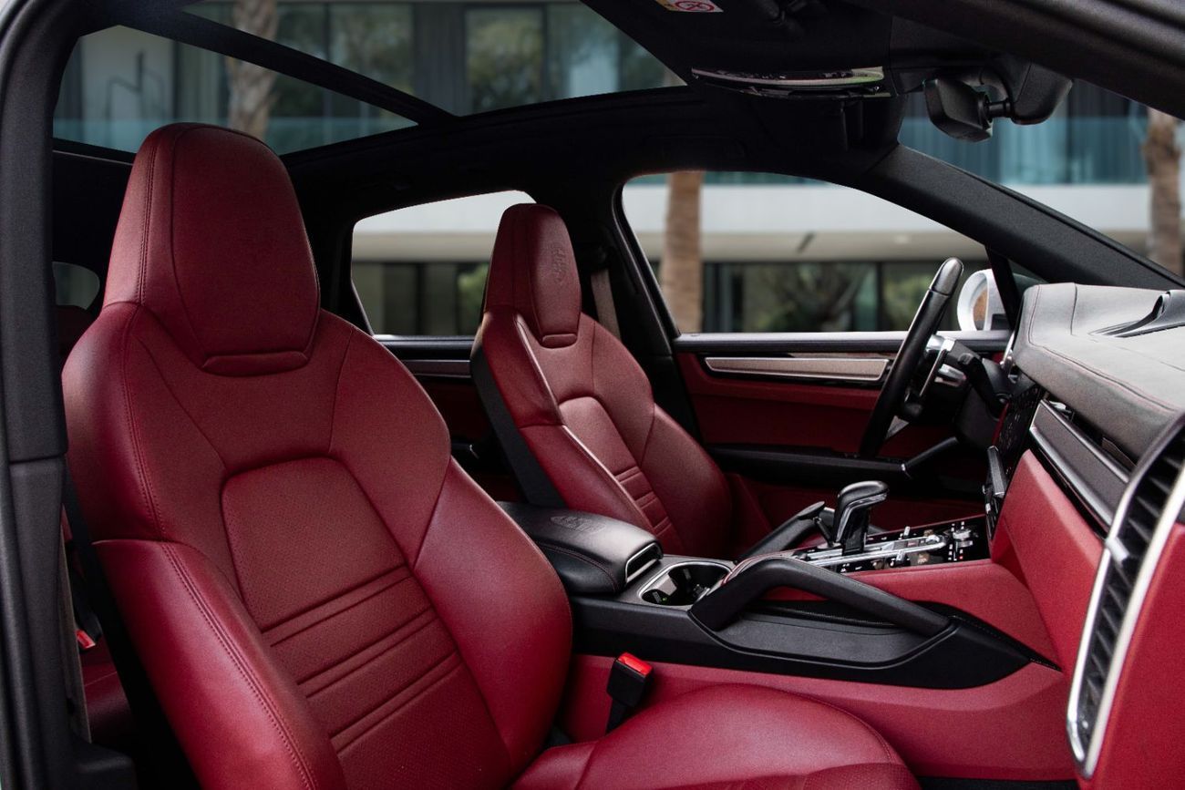 Porsche Cayenne 5,484 P.M | 0% Downpayment | CAYENNE PLATINUM | LOW MILEAGE!