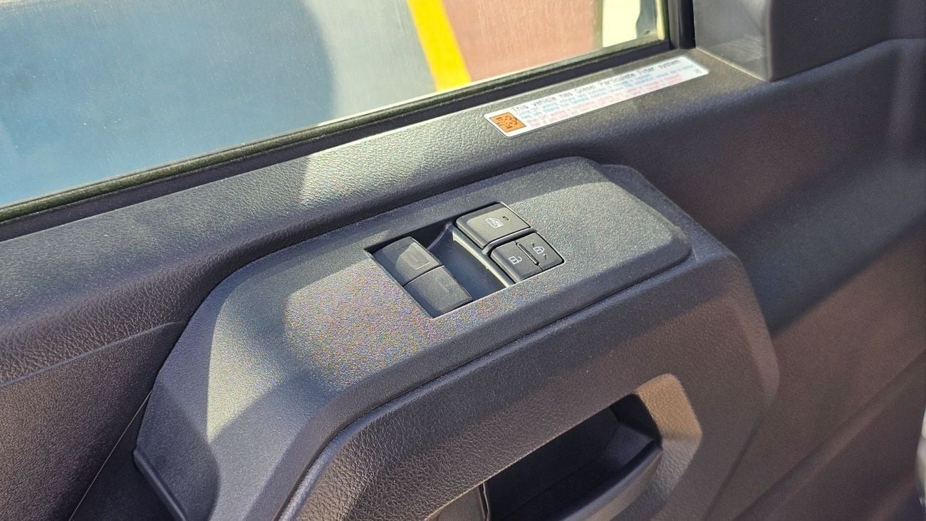 Toyota Hiace DX Toyota Hiace 2.8L DIESEL MANUAL13 SEATER PASSENGER HIGH ROOF