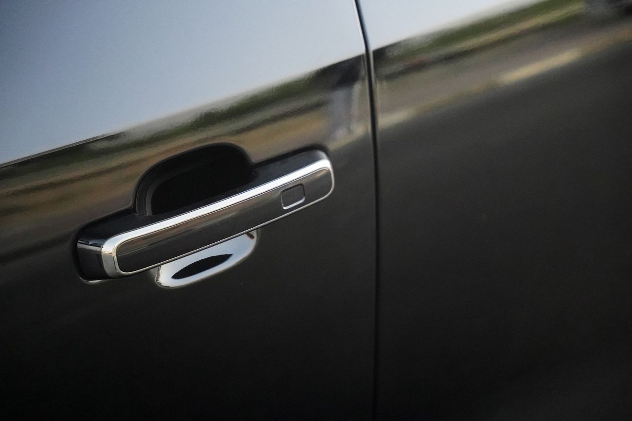 روكس 01 2026 ROX 01 VIP  Hybrid 6-Seaters GCC with 2 keys AWD 0Km