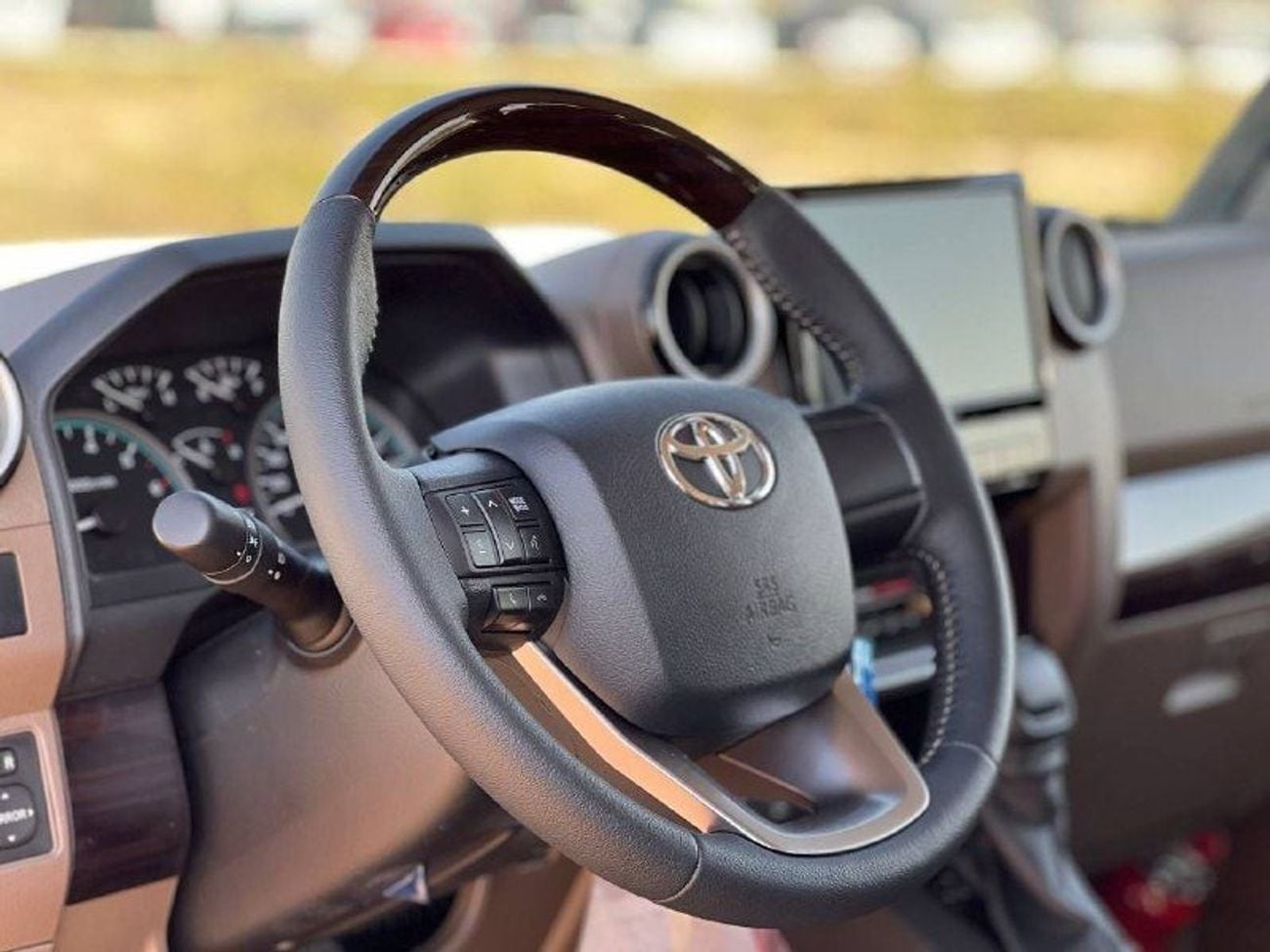 Toyota Land Cruiser 70 HT VXR LC76 4.0L PTR A/T // 2026 // FULL OPTION WITH FRIDDG , DVD&BACK CAMERA , CRUISE CONTROL // SP