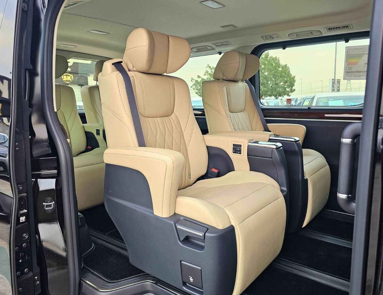 Toyota Granvia PREMIUM LUXURY / 3.5L V6 PETROL A/T / RADAR / 360*CAMERAS / VIP SEATS (CODE # GNPPR)