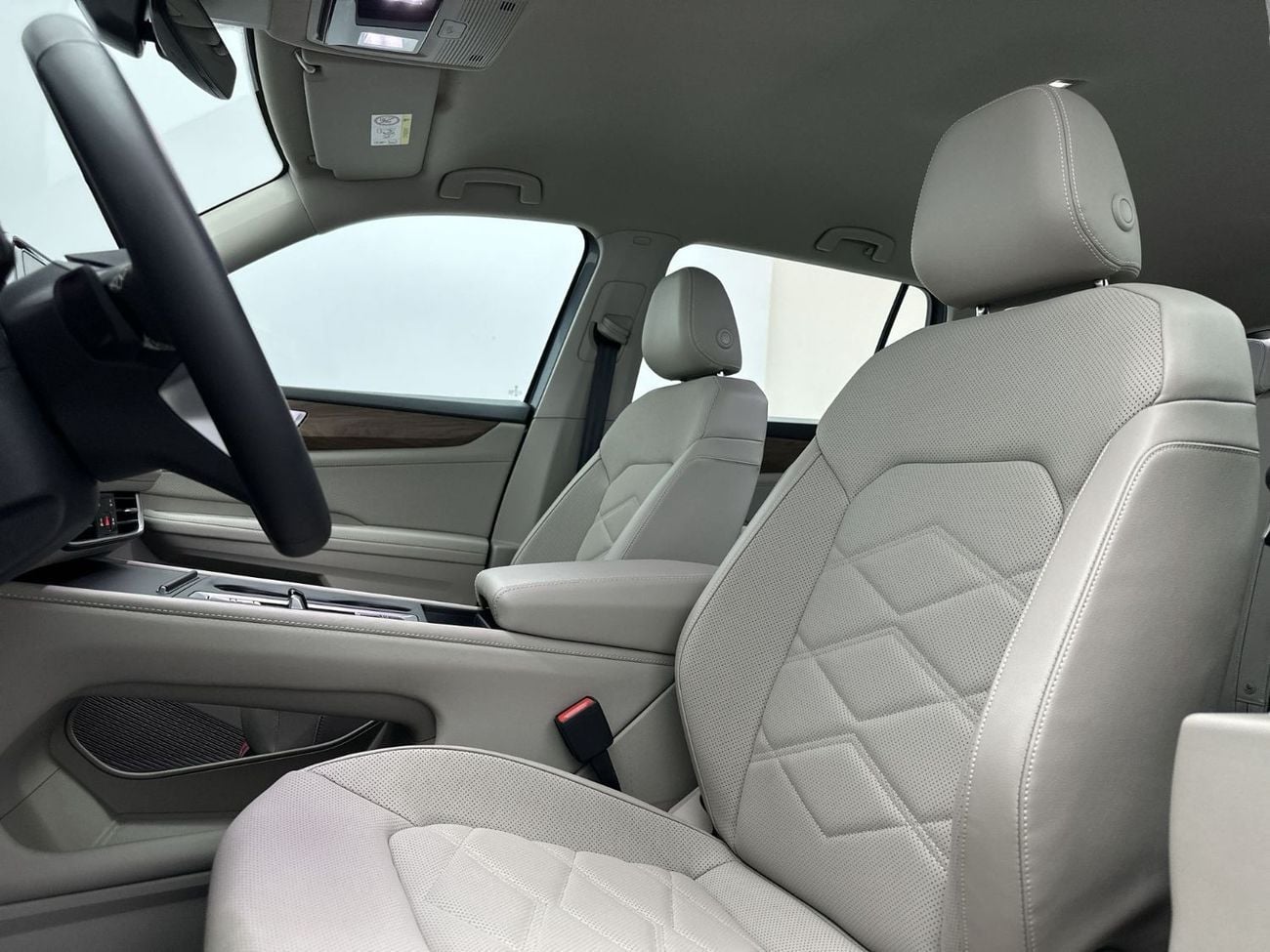 فولكس واجن تيرامونت Trendline 2.0L (Ref#54810) / WAS 149,900 AED - NOW 138,900 AED