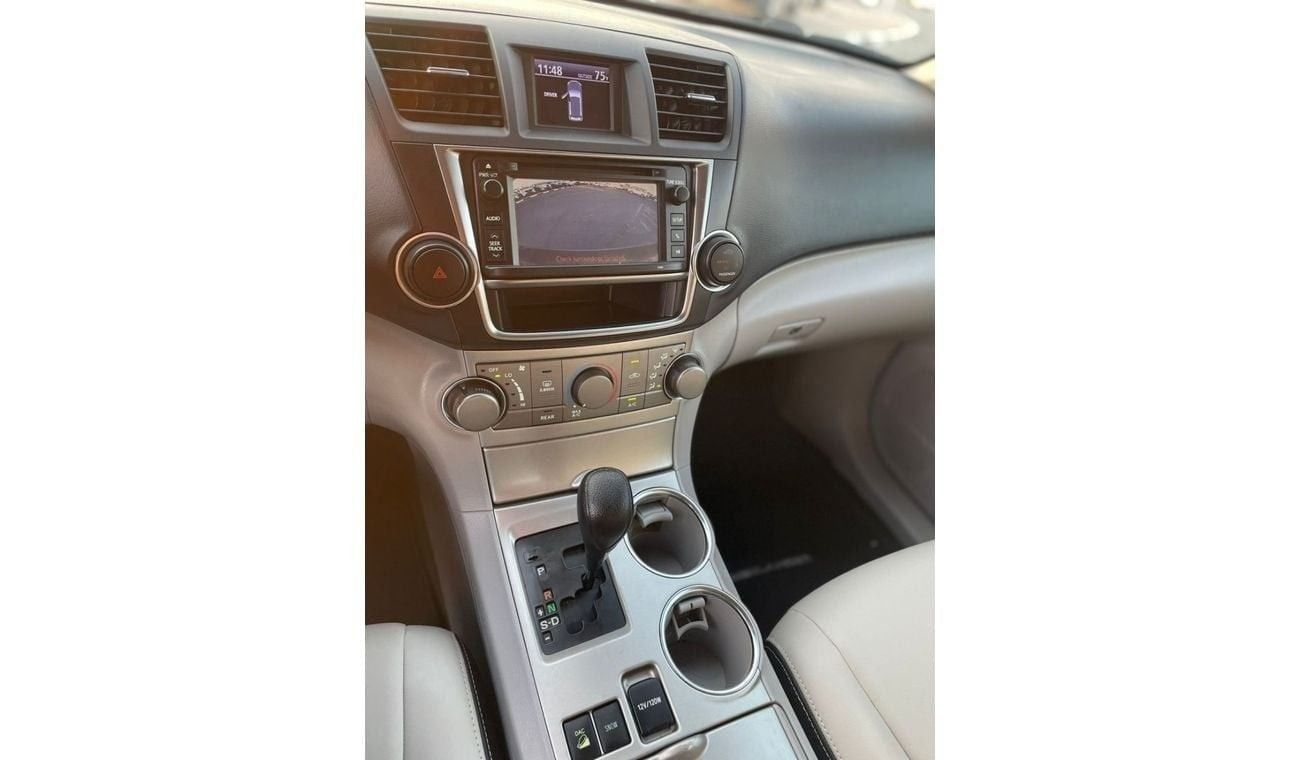 تويوتا هايلاندر 2013 Toyota Highlander MidOption+ 3.5L V6 - AWD 4x4 - Electric Seats - 7 Seater With Rear CAM - 90,0
