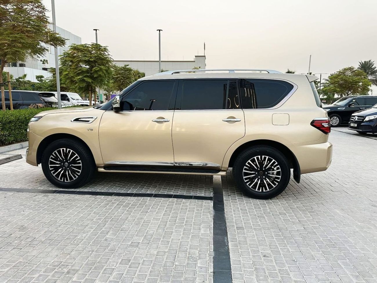 Nissan Patrol LE Platinum City 5.6L 2023 BODYKIT ***CLEAN TITLE  ****