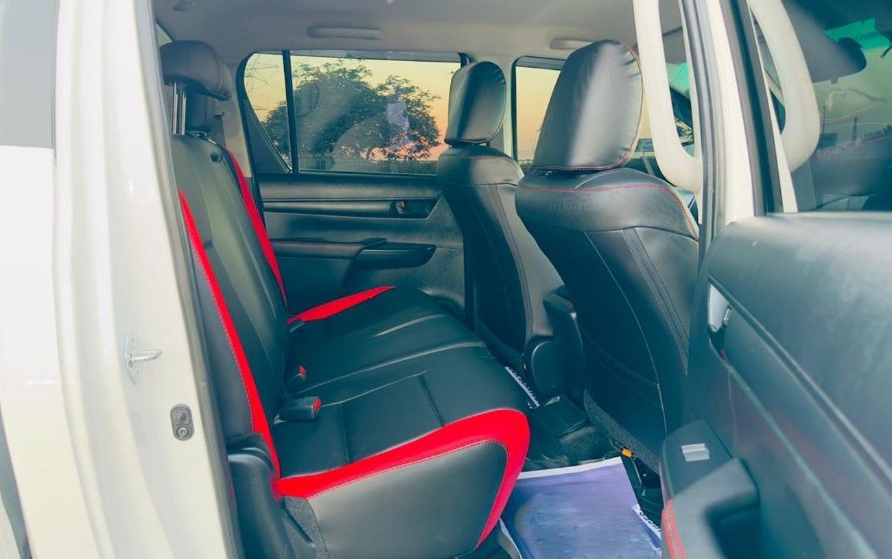 تويوتا هيلوكس GR BODY KIT INSTALLED | POWER SEATS | NUDGE BAR | 2.8L | 2024 | AUTOMATIC