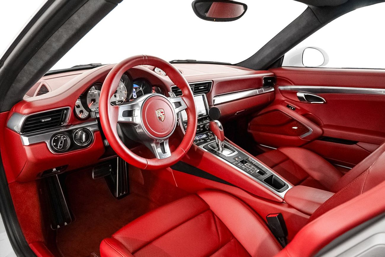 Porsche 911 Turbo S 3.8L (530 HP) Coupe