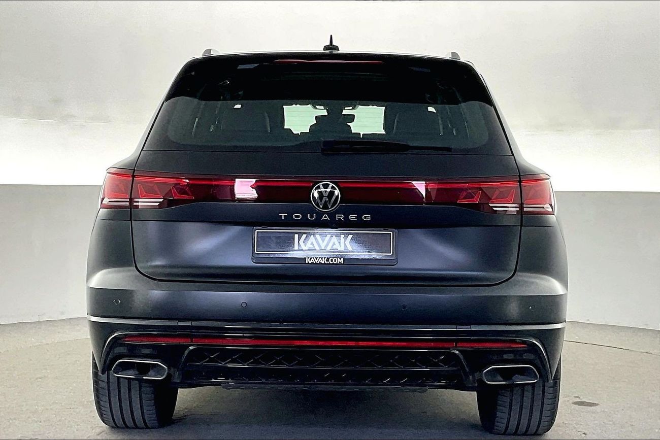 فولكس واجن طوارق R-Line | National Day Celebration | شامل الضمان | 0 ﺪﻔﻋﺓ ﺃﻮﻟﻯ