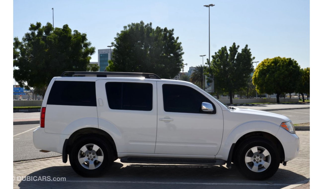 Nissan Pathfinder SE in Excellent Condition