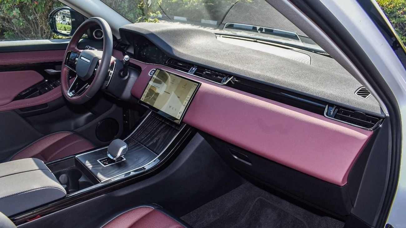 لاند روفر رانج روفر إيفوك SE P250 DYNAMIC 2024!! FIVE YEARS WARRANTY!! THREE YEARS SERVICE CONTRACT