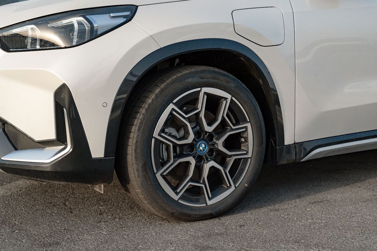 بي أم دبليو iX1 2025 | BMW IX1 XDRIVE 30LX DESIGN PACKAGE