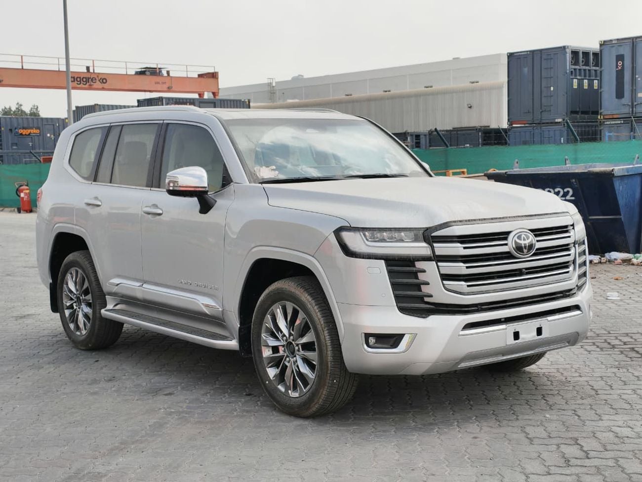 تويوتا لاند كروزر 2025 Toyota Land Cruiser LC300 VX Full-Option with Radar 4.0L V6 Naturally-Aspirated Petrol A/T 4WD