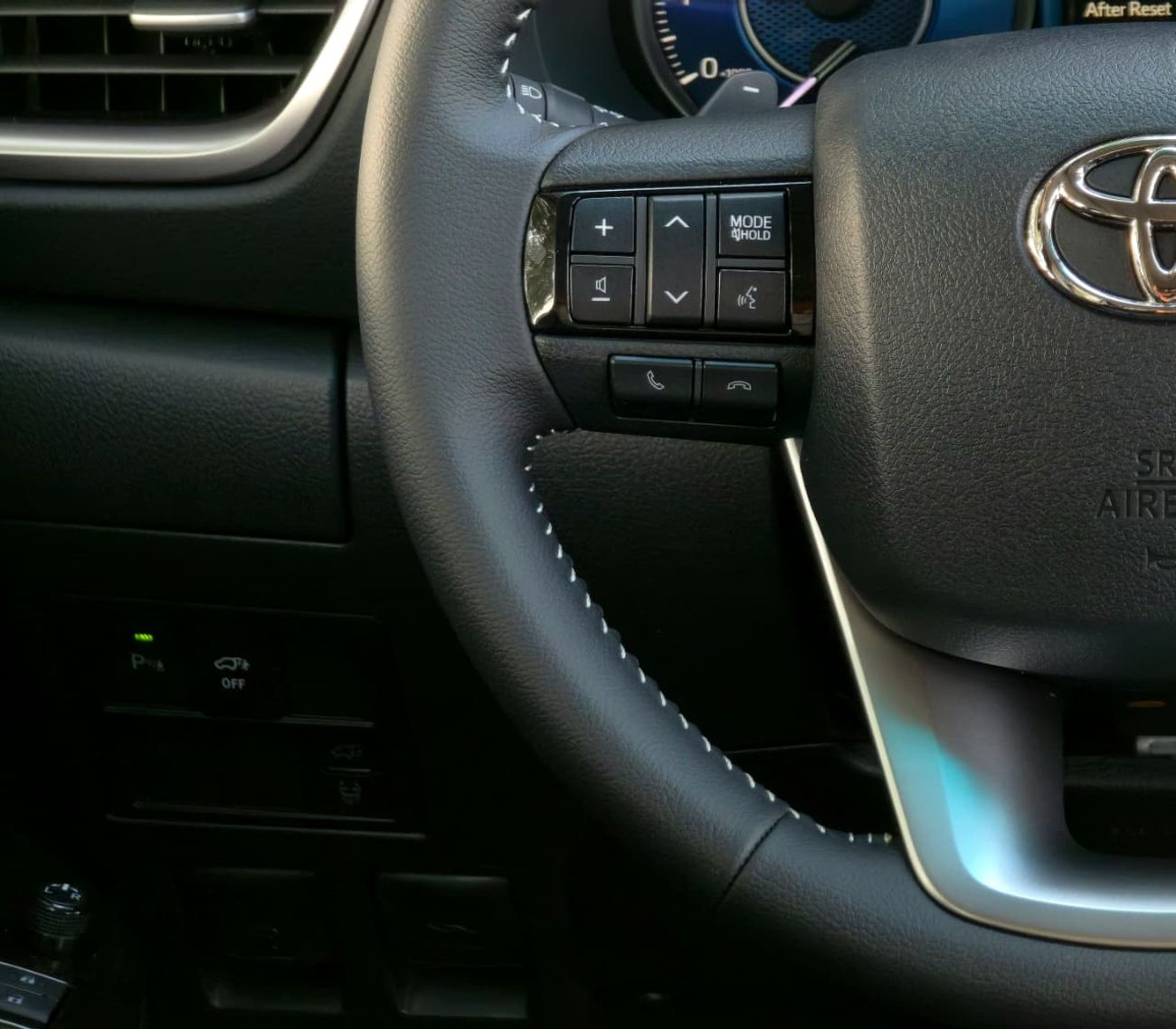 Toyota Fortuner FORTUNER SR5 4.0 - PETROL - 2025 - WHITE INSIDE BLACK - GCC