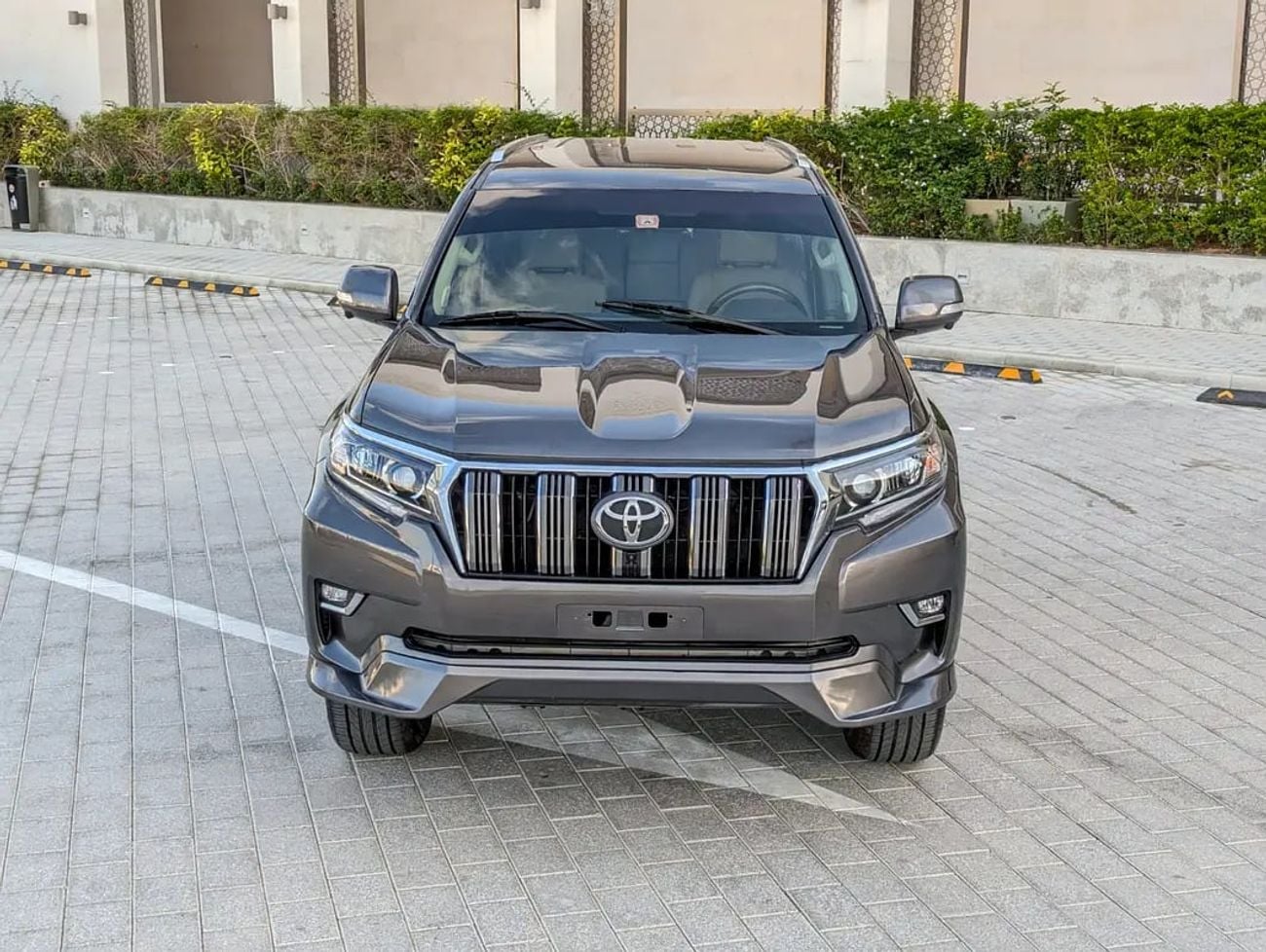 Toyota Prado TX-L FACELIFTED WITH INTERIOR AND EXTERIOR V4 2.7L GCC IN EXCELLENT CONDITION