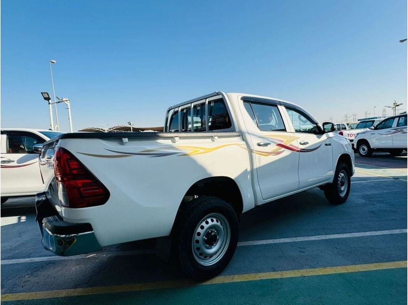 Toyota Hilux TOYOTA HILUX 2.7L PETROL BASIC OPTION WHITE 2025