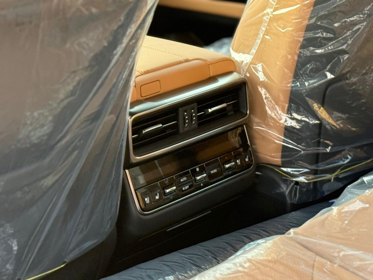 لكزس LX 700h Signature