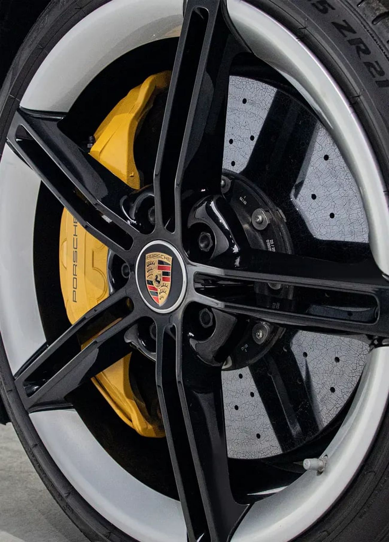 بورش تايكان Turbo S (755 HP)