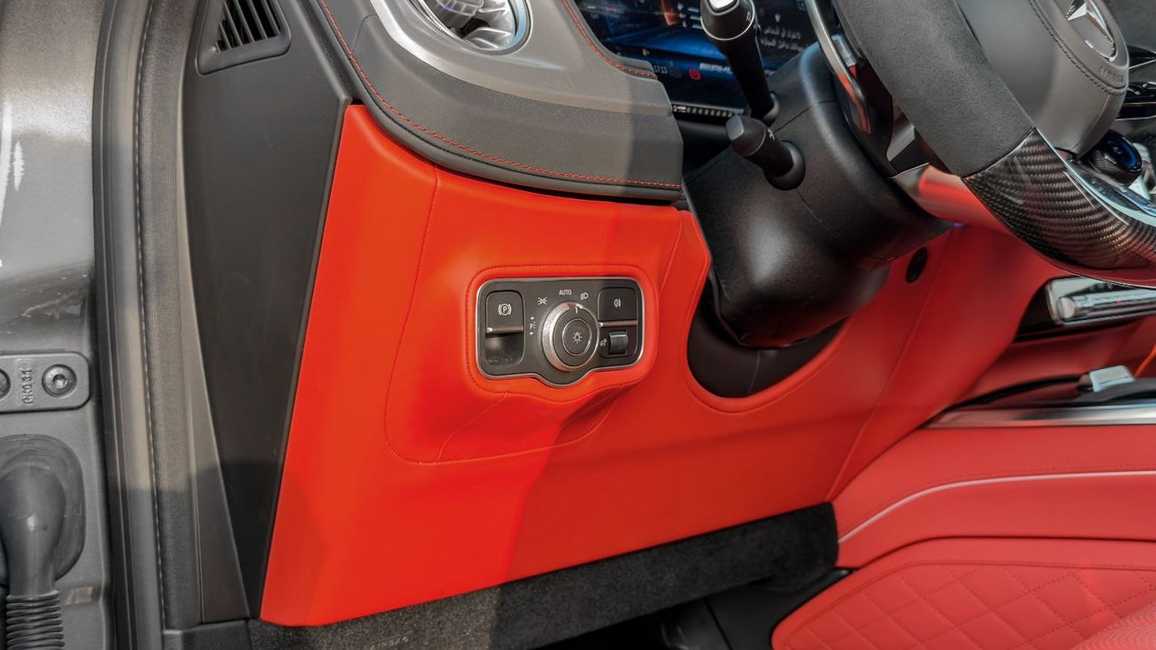 مرسيدس بنز G 63 AMG ستاندارد مرسيدس بنز AMG G 63 موديل 2026، محرك بنزين 4.0 لتر، ناقل حركة أوتوماتيكي (لون كربوني داخلي وخارجي) (