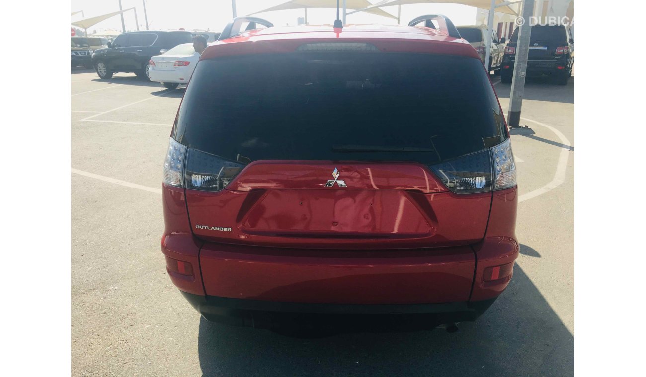 Mitsubishi Outlander سياره نظيفه جدا بدون حوادث بحاله ممتاذه