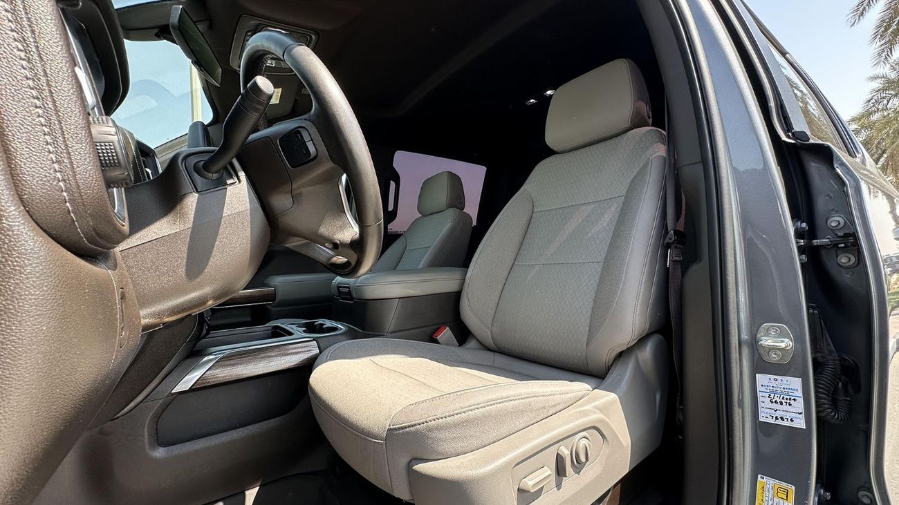 Chevrolet Silverado Trail Boss Z71 V8 GCC Under Warranty with Full Service History