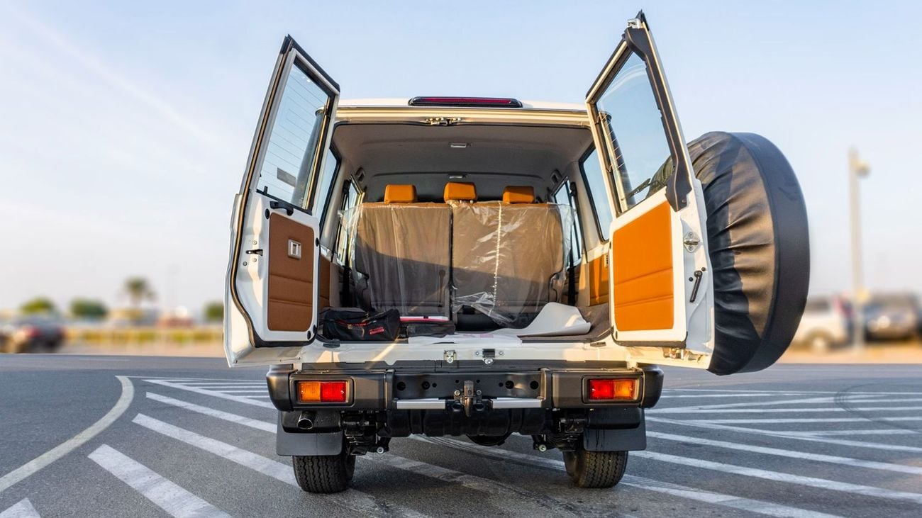 تويوتا لاند كروزر 70 2026 Toyota Land Cruiser LC76 2.8L AT Diesel Full Option (White)
