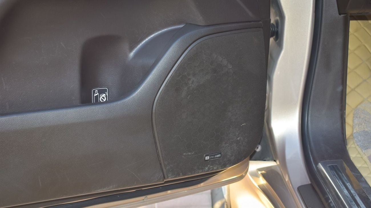 تويوتا لاند كروزر VXR V8