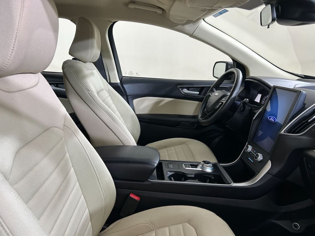 Ford Edge SE022 /AL TAYER MOTORS AL QOUZ SHOWROOM