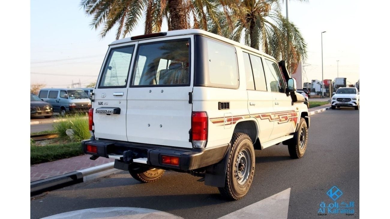 Toyota Land Cruiser 70 Diesel VDJ 4.5L V8 (5 Doors) 2024 SCREEN AND CAMERA , POWER WINDOW AND CENTER LOCK ,