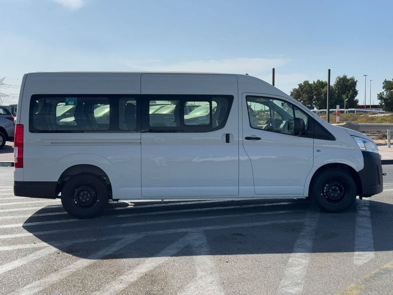Toyota Hiace ECTARC002- 2026 Toyota Hiace High Roof Passenger Van Black Bumper - 2.8L Diesel Manual