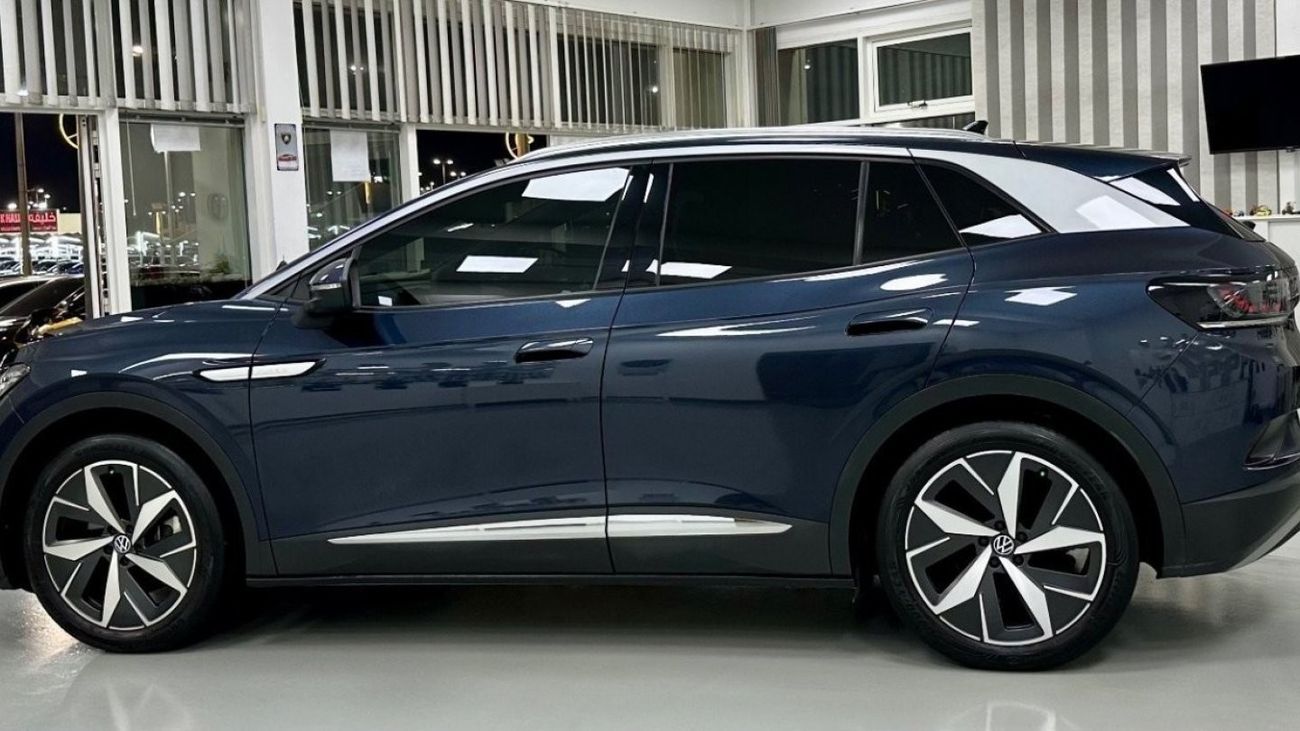 Volkswagen ID.4 Original paint .. Pure Plus .. Panoramic Roof ..