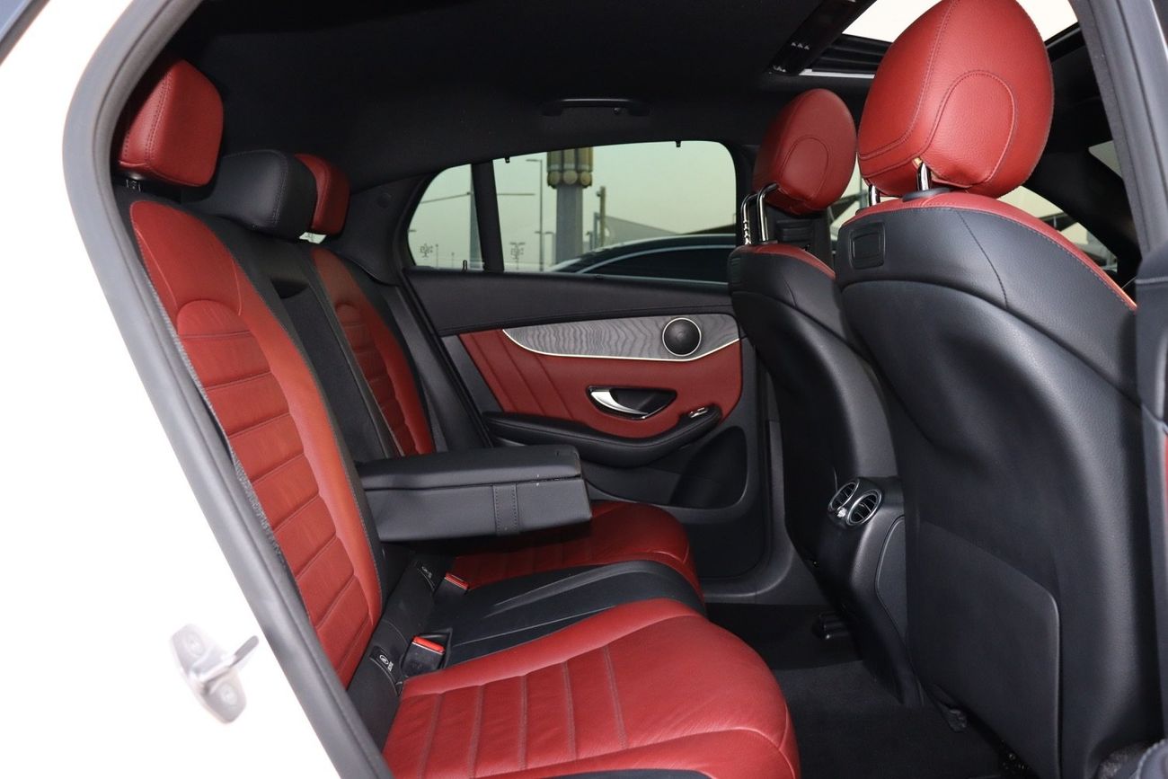 مرسيدس بنز GLC 250 4MATIC 2.0L Mercedes-Benz GLC250 Coupe / 2019 / GCC / Free Accident