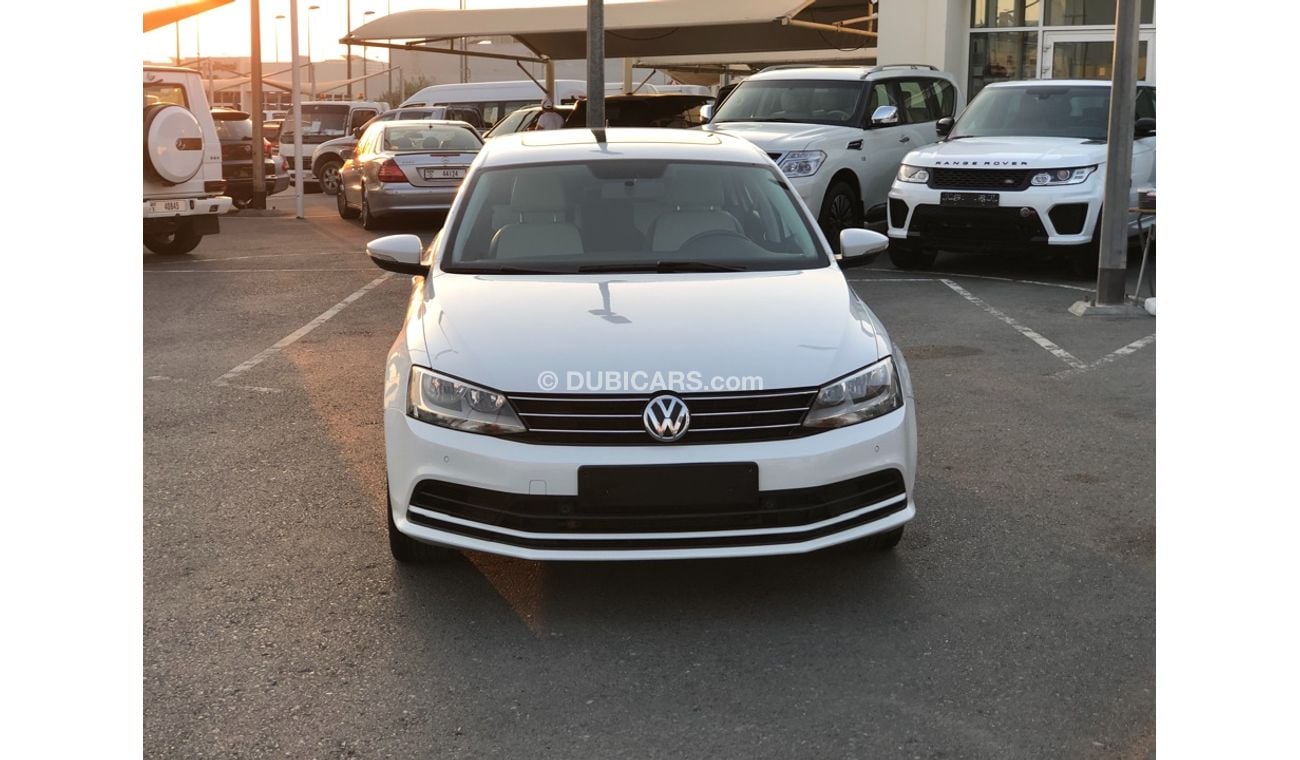 Volkswagen Jetta Getta model 2016 GCC car prefect condition full option low mileage sun roof leather seats back camer