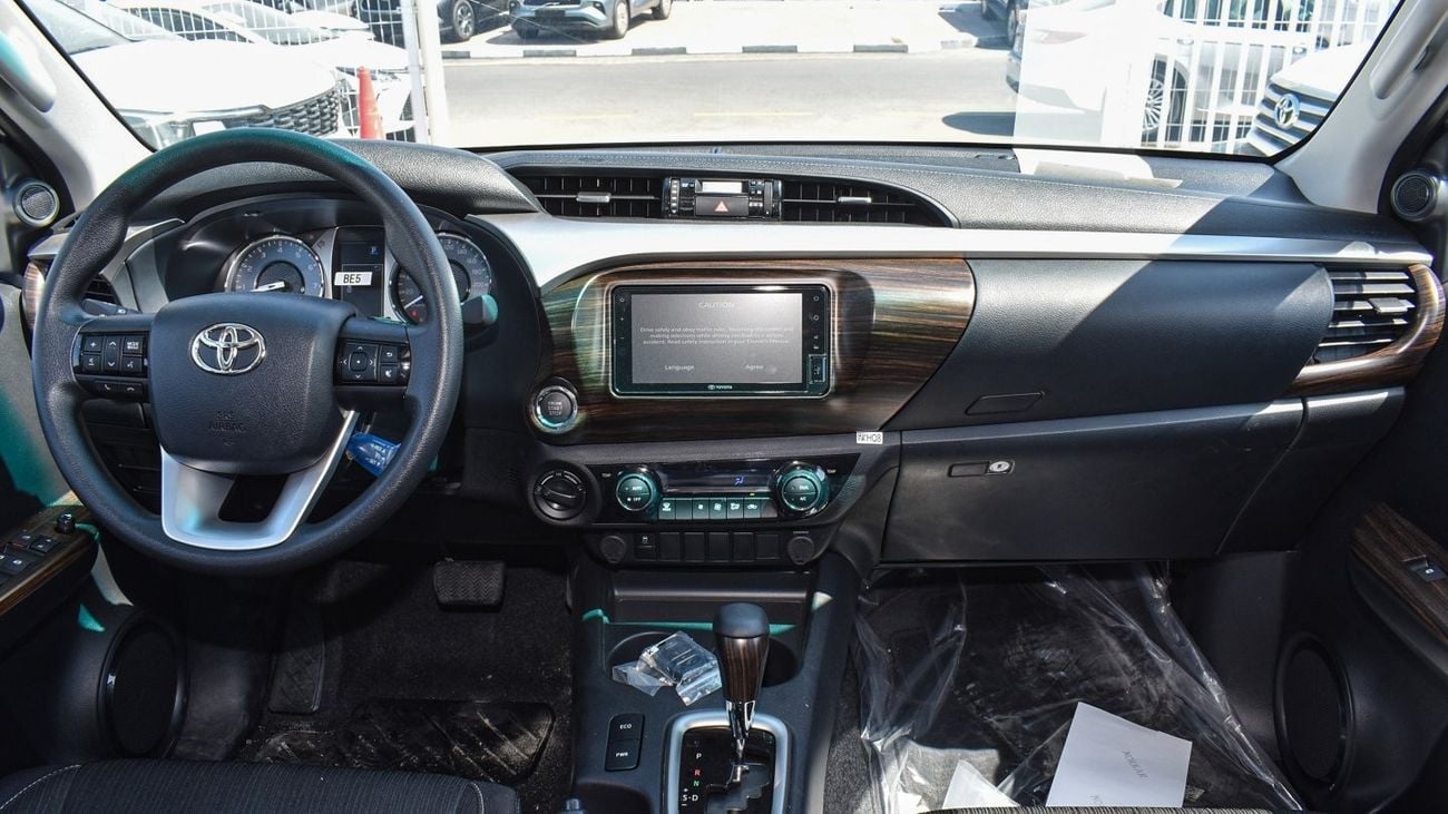 تويوتا هيلوكس SR5 2.7L