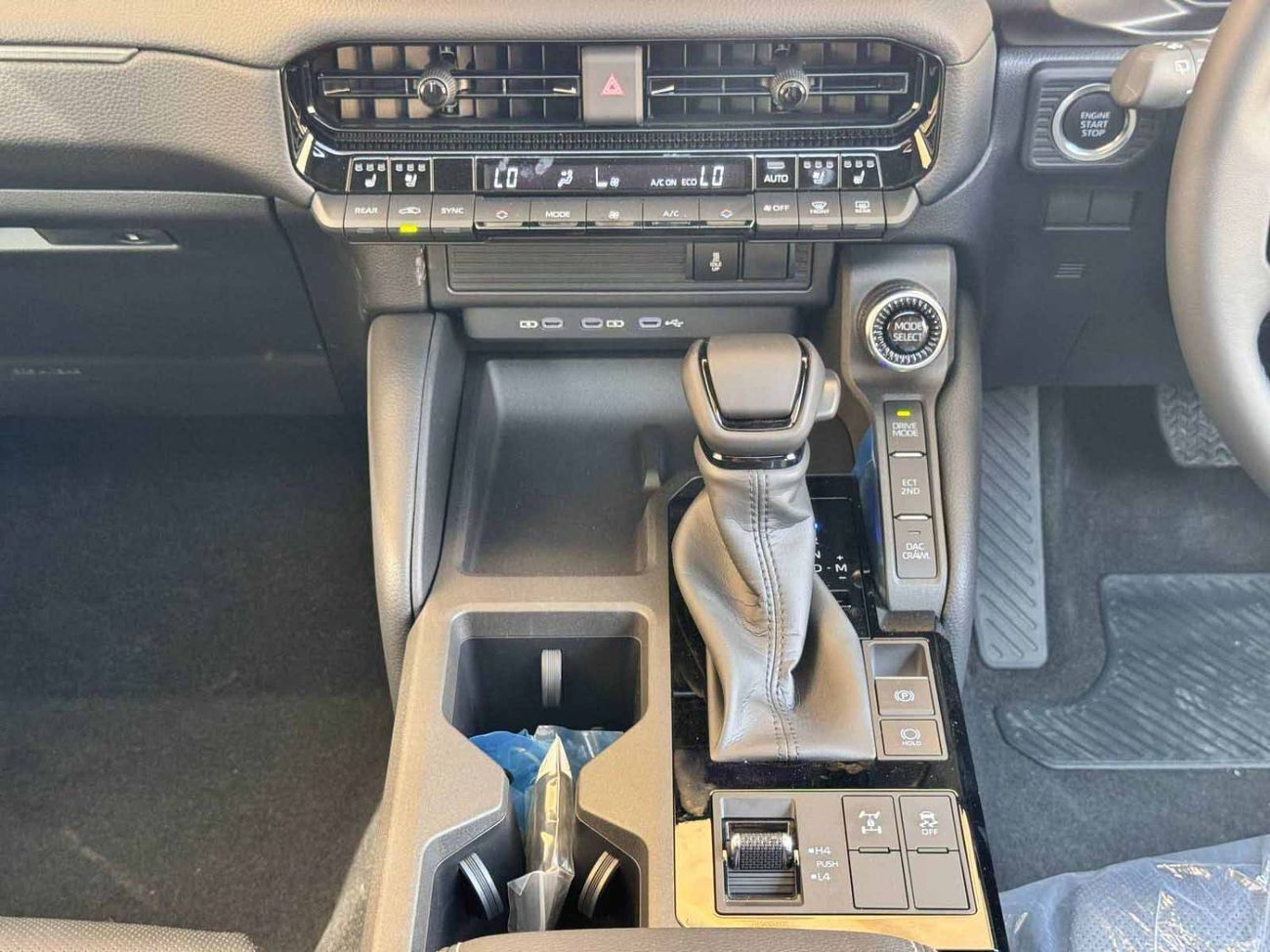 تويوتا برادو 2025 PRADO RIGHT HAND DRIVE AR- HIGH 2.8L DIESEL 0KM