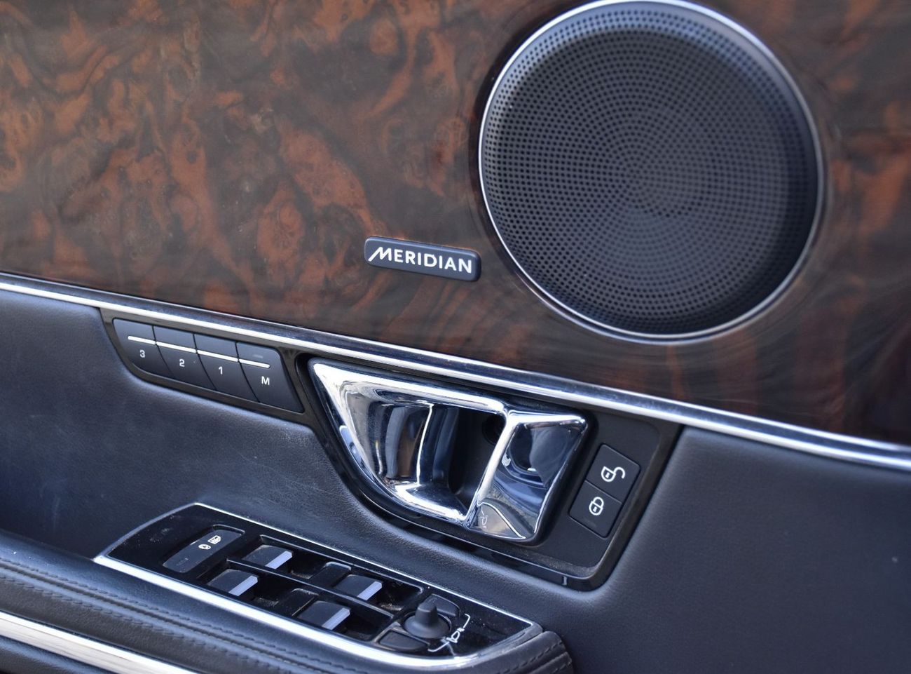 جاكوار XJ " AS IT IS " / Jaguar XJ L 3.0 ( 2016 Model ) in Blue Color GCC Specs