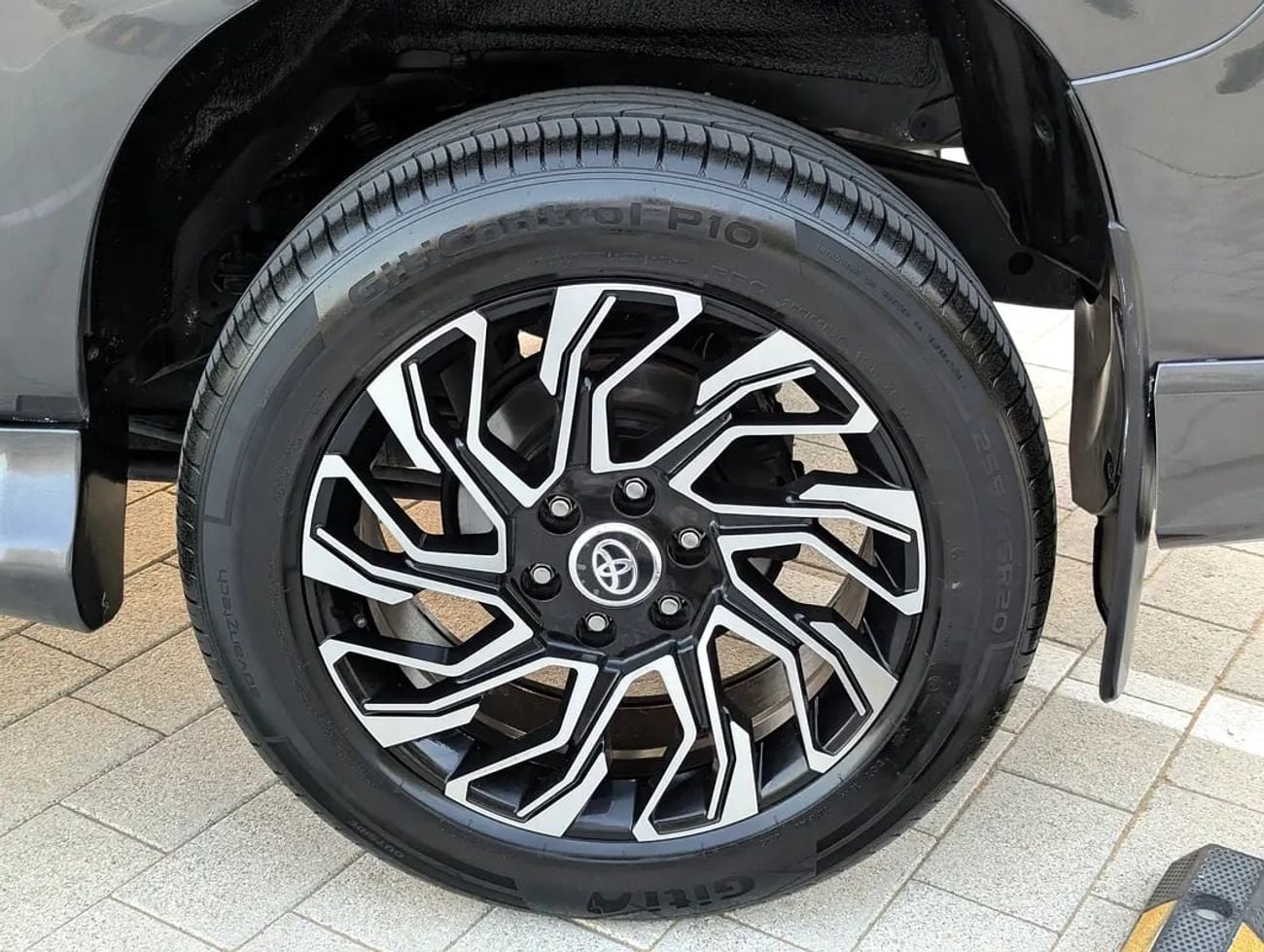 Toyota Prado TX-L Facelifted With Interior And Exterior TXL GCC Specs In excellent Condition