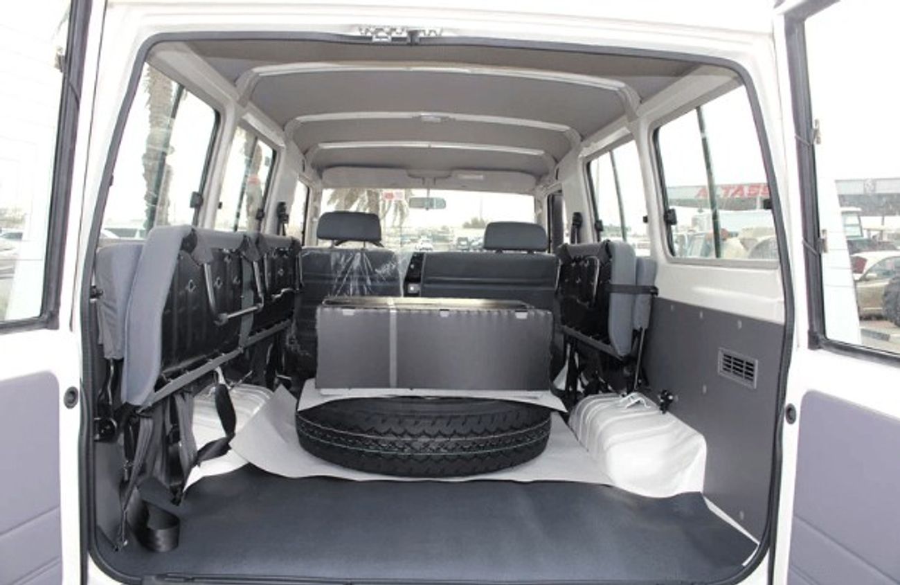 Toyota Land Cruiser 70 ECT0104 - Toyota LC78 Hardtop 3 Doors - 4.5L Diesel Manual White - 2023