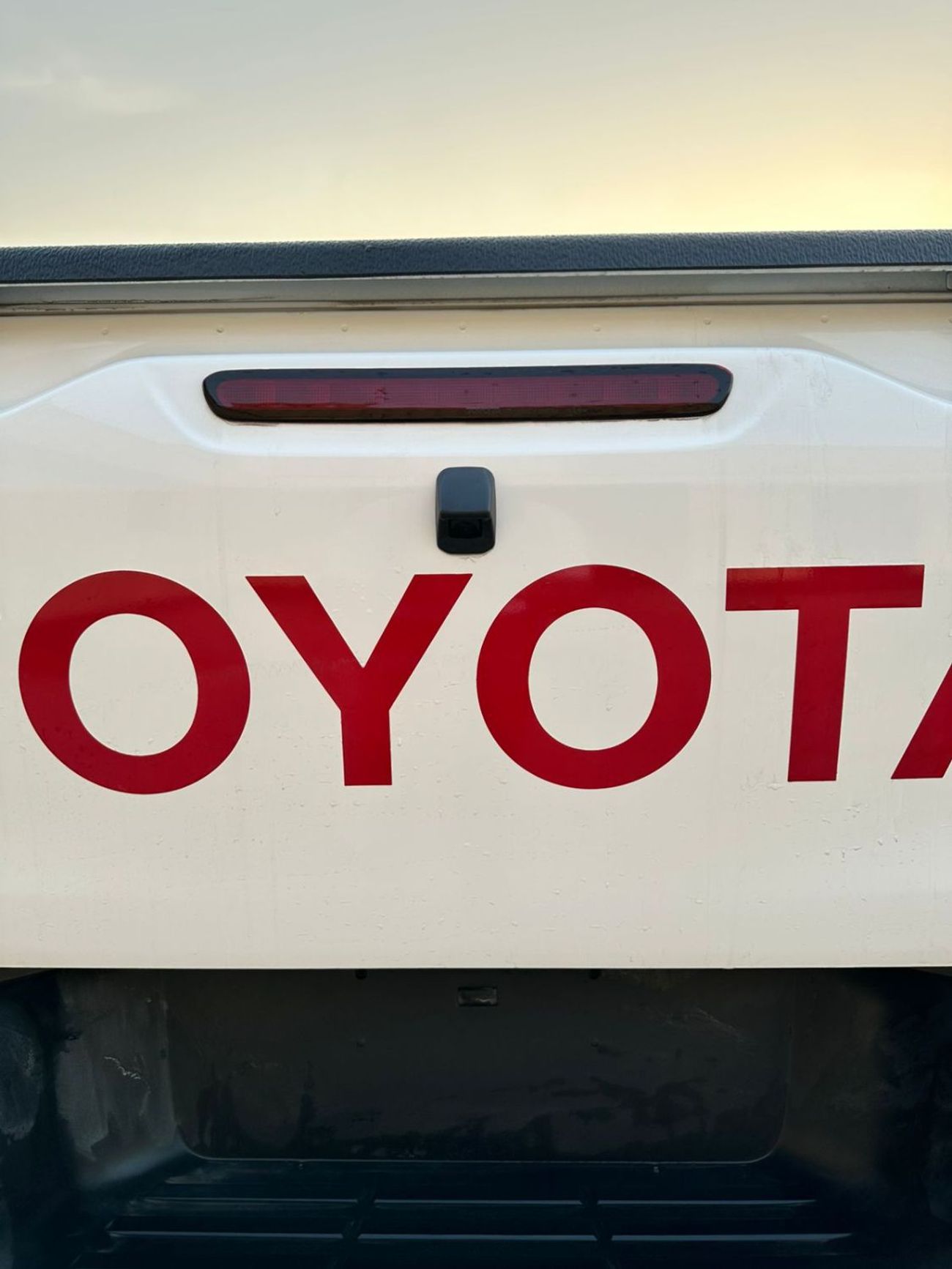 Toyota Hilux SR5 2.7L Petrol Manual Double Cap 4x4 Full Option