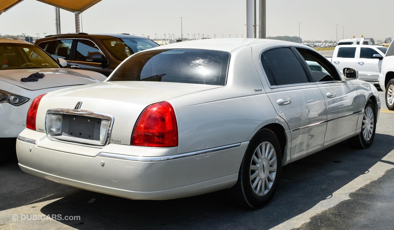 Lincoln Town Car Signature