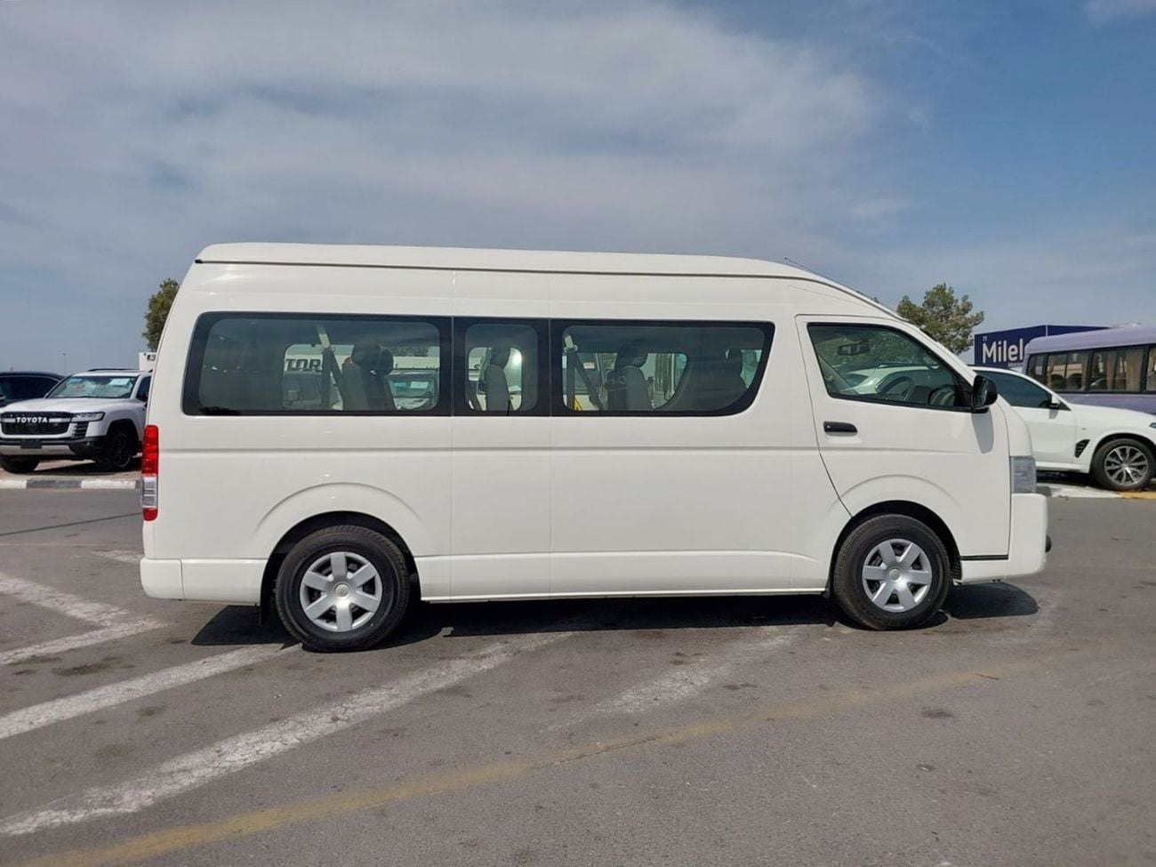 تويوتا هاياس (RAMADAN OFFER) TOYOTA HIACE COMMUTER VAN RHD 2018 MODEL 3.0 L DIESEL AUTOMATIC(PM36021)