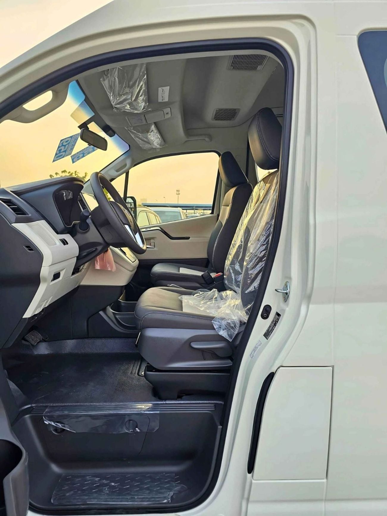 Toyota Hiace GL HIGHROOF GL/3.5L V6 PETROL A/T /HIGH OPTION 13 SEATER/ CODE # HHGL35MP