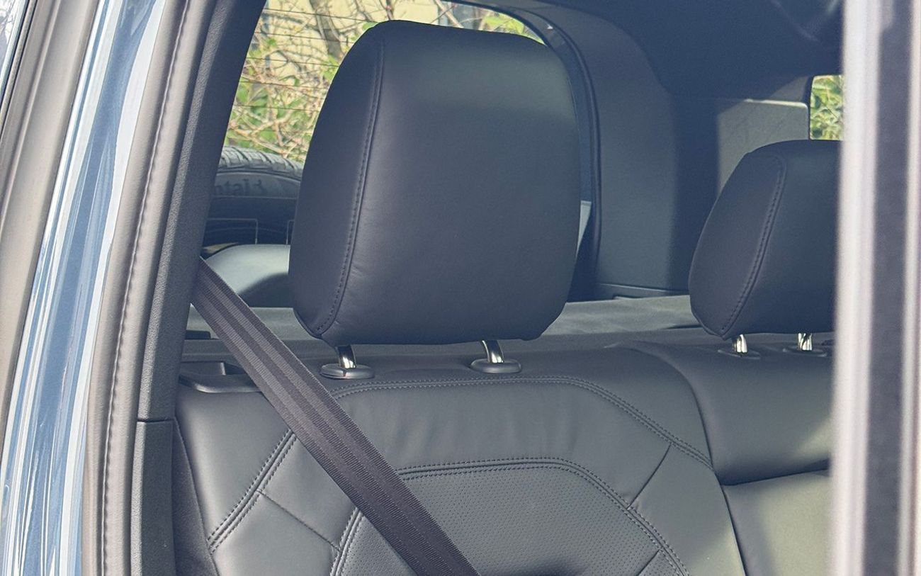 Land Rover Defender P300 110 2.0L (5 Seater) RIGHT HAND DRIVE