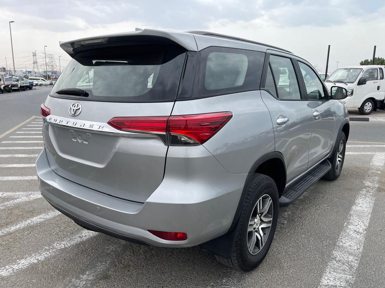 تويوتا فورتونر EXR 2.7L (160 HP)