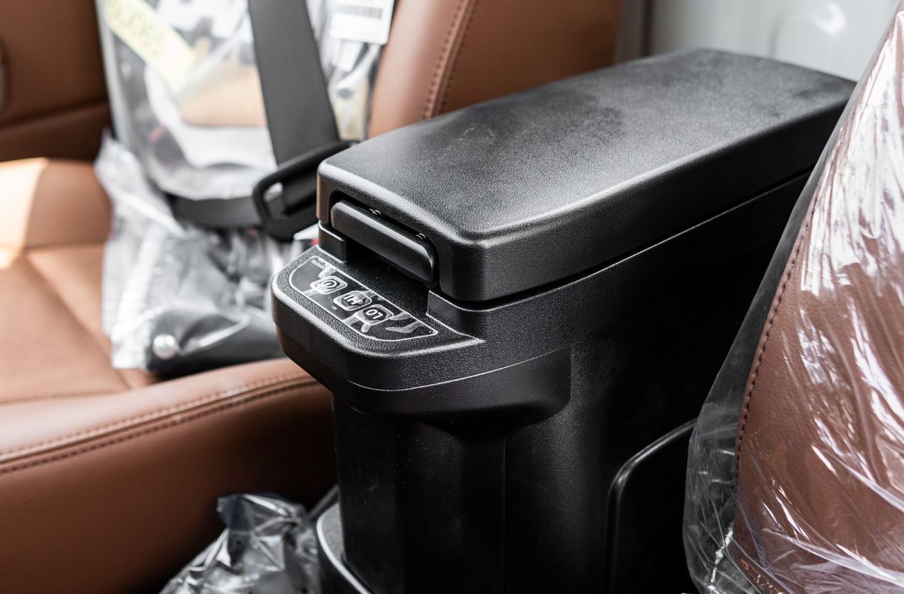 تويوتا لاند كروزر بيك آب 2025 Toyota Land Cruiser LC 79 4.0L MT Petrol (White)