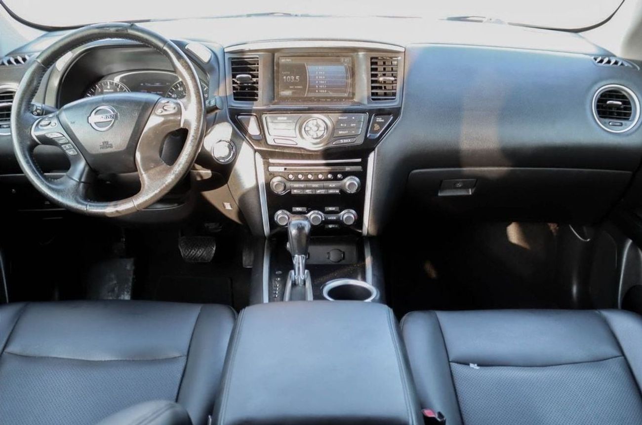 Nissan Pathfinder SV 3.5L (271 HP) nissan pathfinder 2013 American in excellent condition